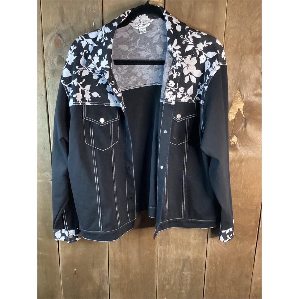 Blast Studio Button Up Jacket White / Black Floral Size Large